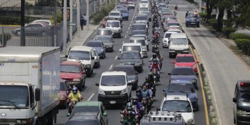 Presidente firma acuerdo para exoneración de multas del impuesto sobre circulación de vehículos