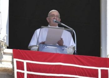 Papa pide misericordia para el “atormentado pueblo ucraniano”