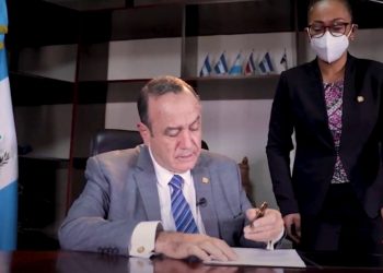 Presidente sanciona la Ley de Incentivos para la Movilidad Eléctrica