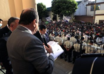 Presidente recibe peticiones de pobladores y alcaldes de Nahualá y Santa Catarina Ixtahuacán