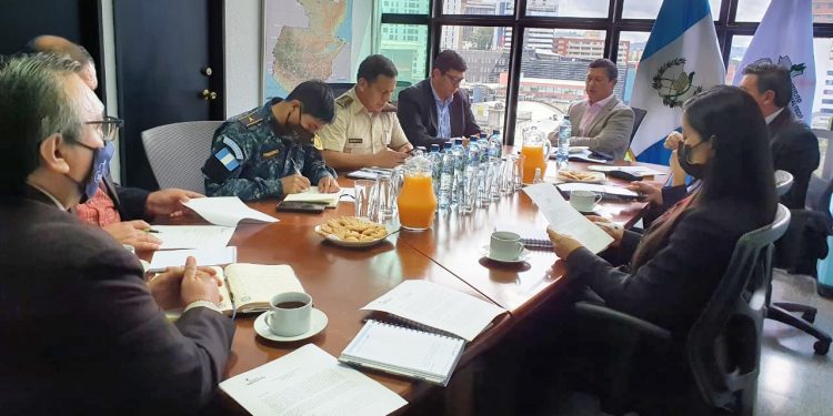 Efectúan reunión para discutir sobre medidas migratorias