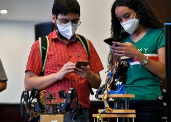 Fomentan participación de jóvenes en el estudio de la ciencia