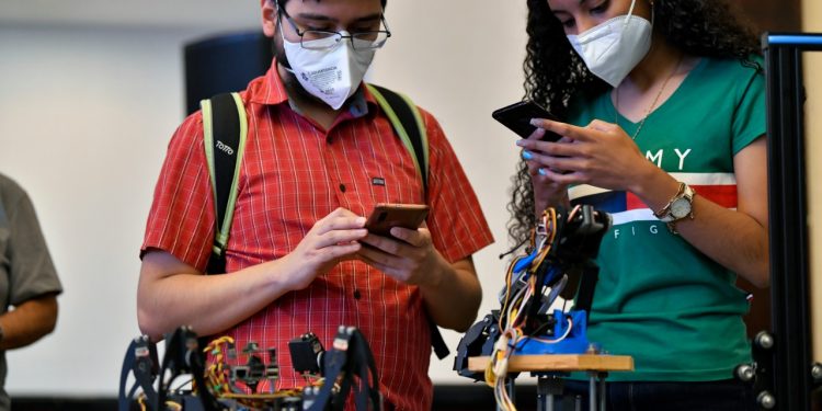 Fomentan participación de jóvenes en el estudio de la ciencia