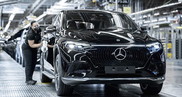 Mercedes-Benz empieza a producir vehículos eléctricos en Estados Unidos