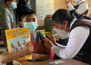 Prosigue vacunación de niños de entre 6 y 11 años de Totonicapán
