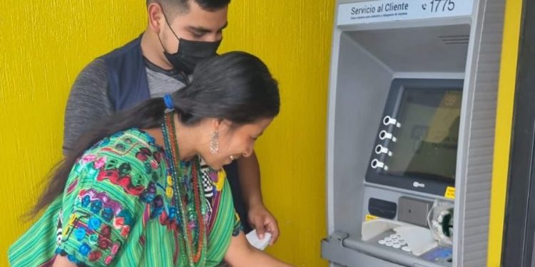 Pequeños agricultores de Baja Verapaz reciben estipendio por conservación de suelos