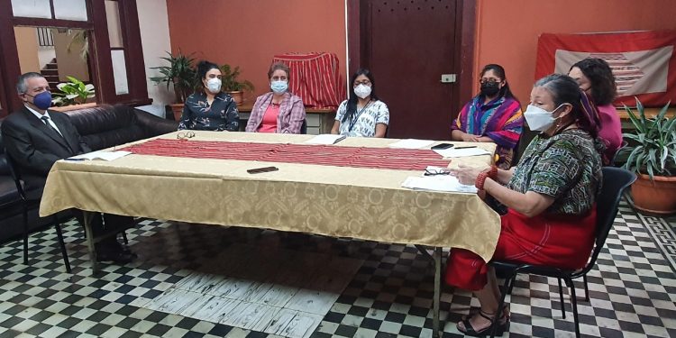 Ministerio de Salud y Usac trabajan para impulsar la salud intercultural