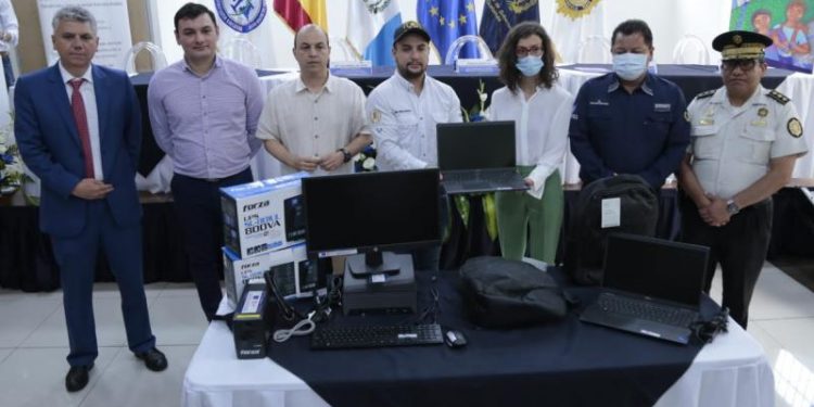 Brindan mobiliario y equipo para fortalecer atención a víctimas de violencia