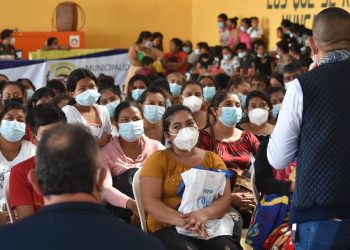 Familias en riesgo de inseguridad alimentaria reciben apoyo económico