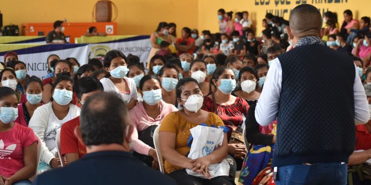 Familias en riesgo de inseguridad alimentaria reciben apoyo económico