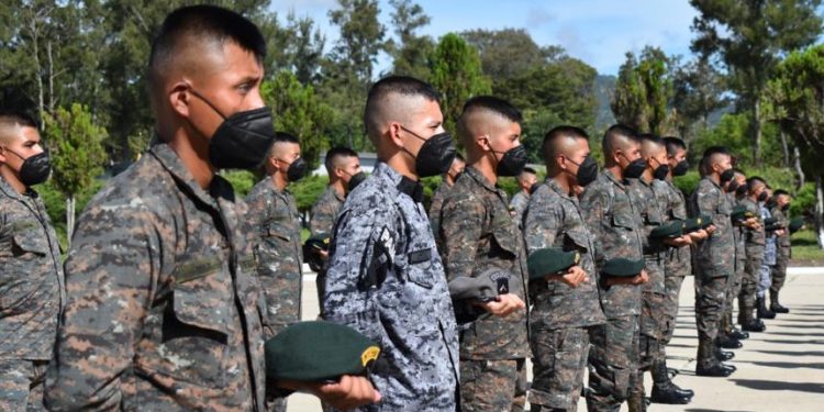 Huehuetenango: 86 ciudadanos concluyen curso básico de soldado