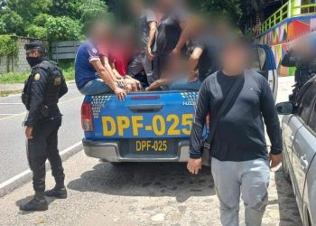 Remiten a Migración a 98 extranjeros por ingreso irregular al país