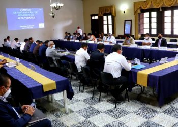 Consejo departamental de desarrollo verifica avance de obras en Alta Verapaz