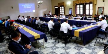 Consejo departamental de desarrollo verifica avance de obras en Alta Verapaz