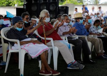 Adultos mayores de Escuintla agradecen apoyo económico