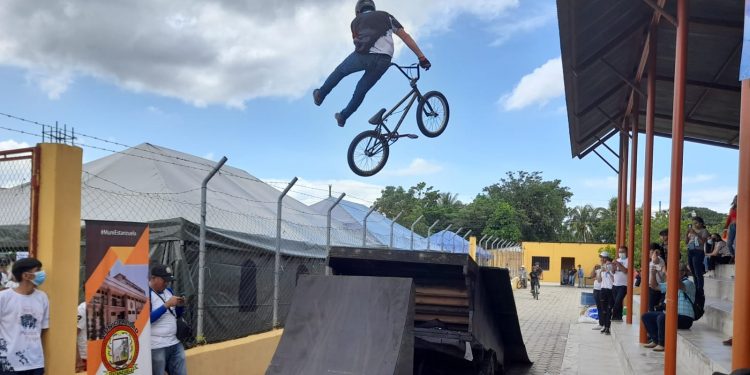 Efectúan en Estanzuela festival de la juventud