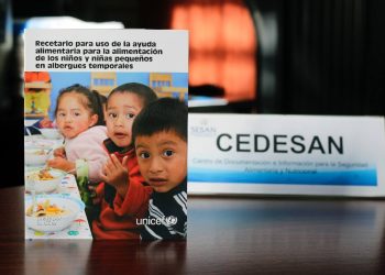 Cedesan pone a la mano material informativo a estudiantes.