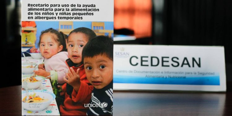 Cedesan pone a la mano material informativo a estudiantes.