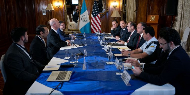 Presidente recibe a delegación de la Fundación Heritage