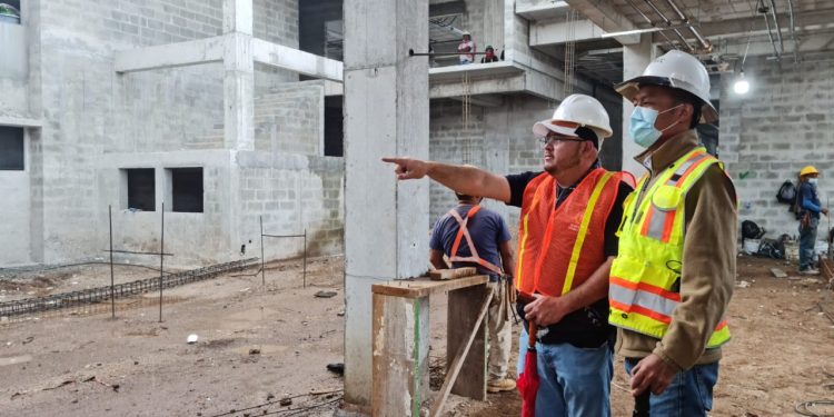 Supervisan construcción de hospital regional de Chimaltenango