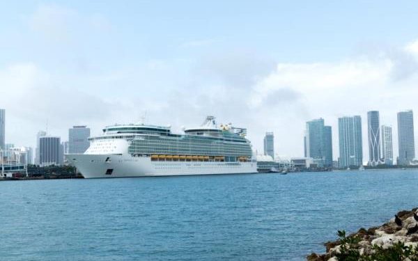 Royal Caribbean proveerá en su flota internet de la red Starlink de SpaceX