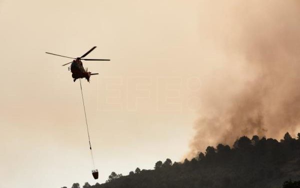 Unos mil 300 evacuados y 8 mil hectáreas quemadas en el noreste de España
