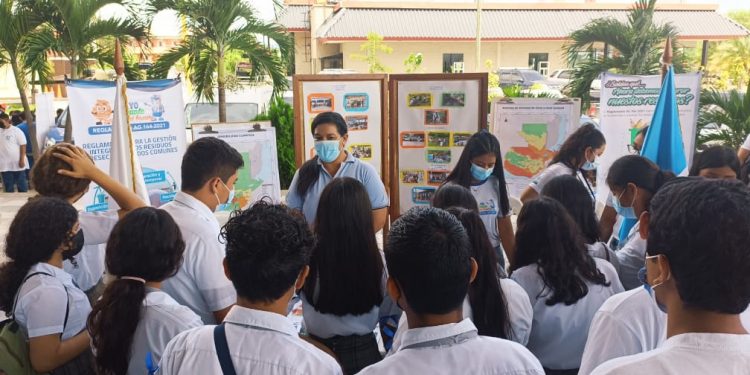 Estudiantes se capacitaron con el diplomado guardianes ecológicos.