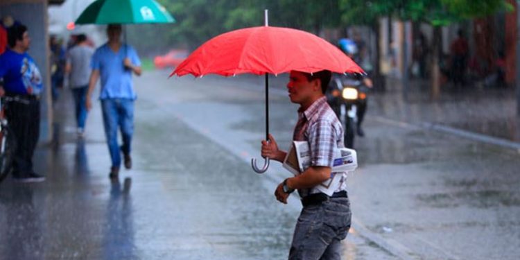 Sistema de baja presión asociado a una onda del este provocará lluvias en el territorio