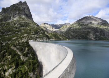 Suiza creará una reserva hidroeléctrica ante posible escasez este invierno
