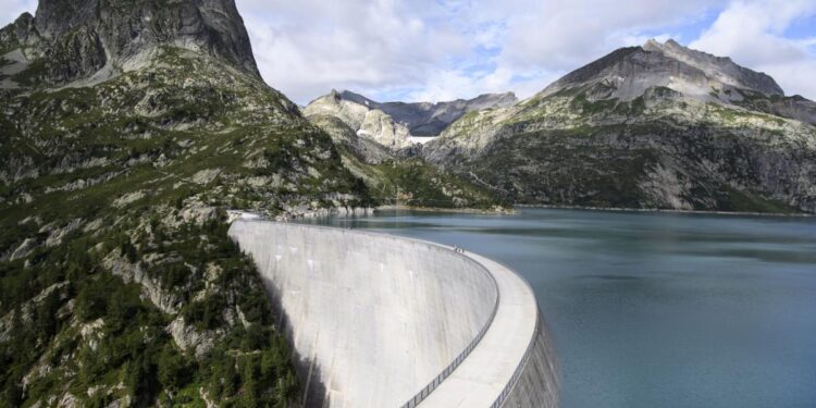 Suiza creará una reserva hidroeléctrica ante posible escasez este invierno