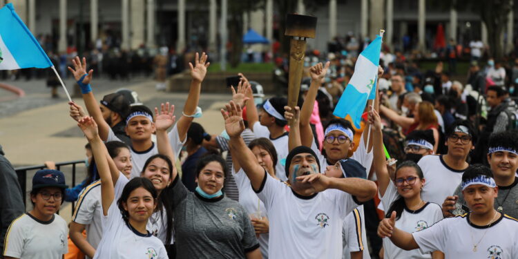 Guatemaltecos celebran la independencia patria