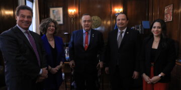 Gobernante se reúne con representantes del American Jewish Committe