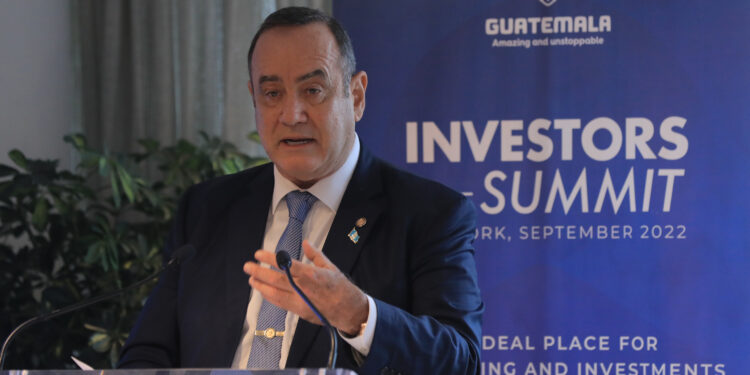 Mandatario destaca impulso de leyes y digitalización de servicios para la generación de inversiones