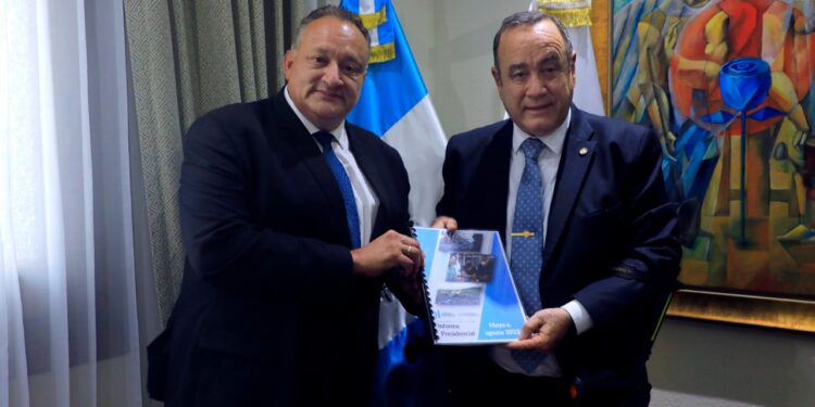 Gobernante recibe informe de labores de la Copresam