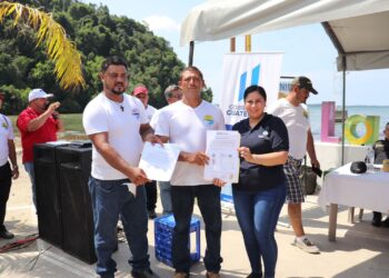 Certifican a asociación de pescadores artesanales en Izabal