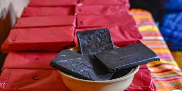 Vecinas de Cantel se capacitan en la producción de chocolate artesanal