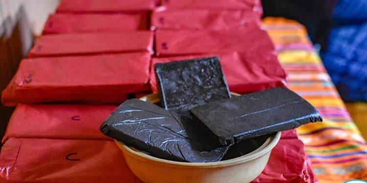 Vecinas de Cantel se capacitan en la producción de chocolate artesanal