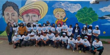 Adolescentes y jóvenes expresan su identidad por medio de mural