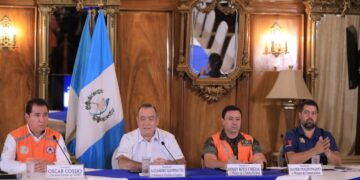 Ejecutivo informa sobre resultados de labores de búsqueda y rescate tras hundimiento en Villa Nueva