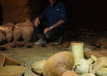 Israel descubre una cueva funeraria de hace 3 mil 300 años