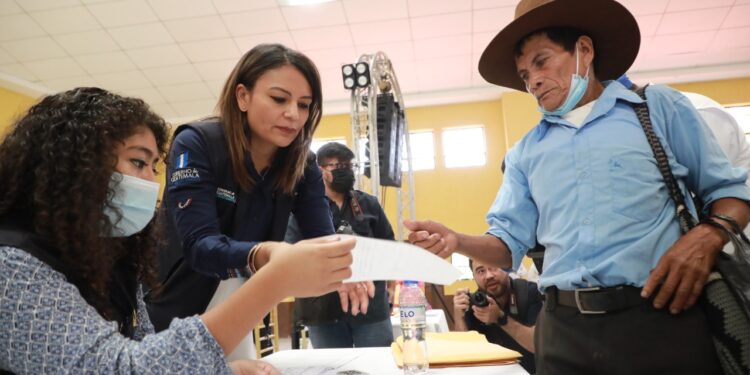 Notifican a 558 adultos mayores de San Juan Sacatepéquez sobre su inclusión al PAM