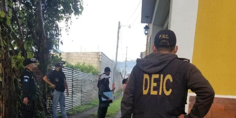 Localizan armas durante allanamiento en Chimaltenango