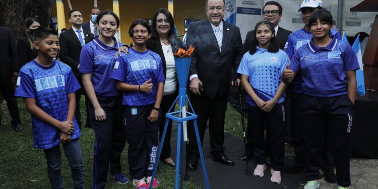 Gobernante: “Que el fuego patrio se encienda en nuestros corazones”