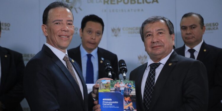 Ejecutivo presenta ante el Congreso proyecto de presupuesto 2023