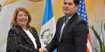 Empresa Yazaki presenta equipo de trabajo para Guatemala