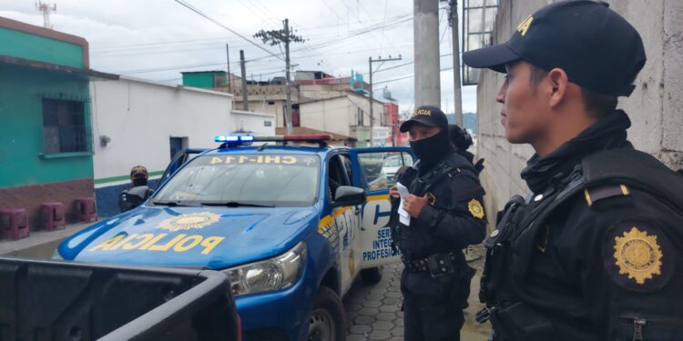Agentes en Chimaltenango efectuaron operativos para garantizar la seguridad de las personas. /Foto: PNC