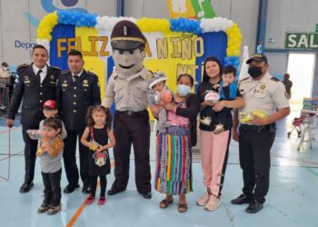 Más de 200 niños llegaron como invitados especiales al Parque Erick Barrondo. /Foto: PNC