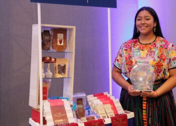 Cecilia Quijivix, sexta generación de la chocolatera Doña Pancha.