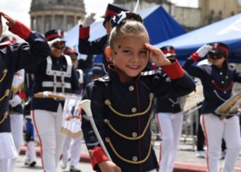 Desfile cívico del 15 de septiembre en Guatemala