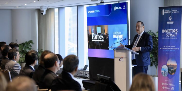 El presidente Alejandro Giammattei en su participación del Investor Summit en EE.UU.